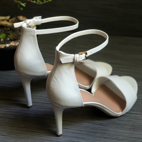 NWT White Leather Classy High Heel Dress Sandal - Picture 4 of 8
